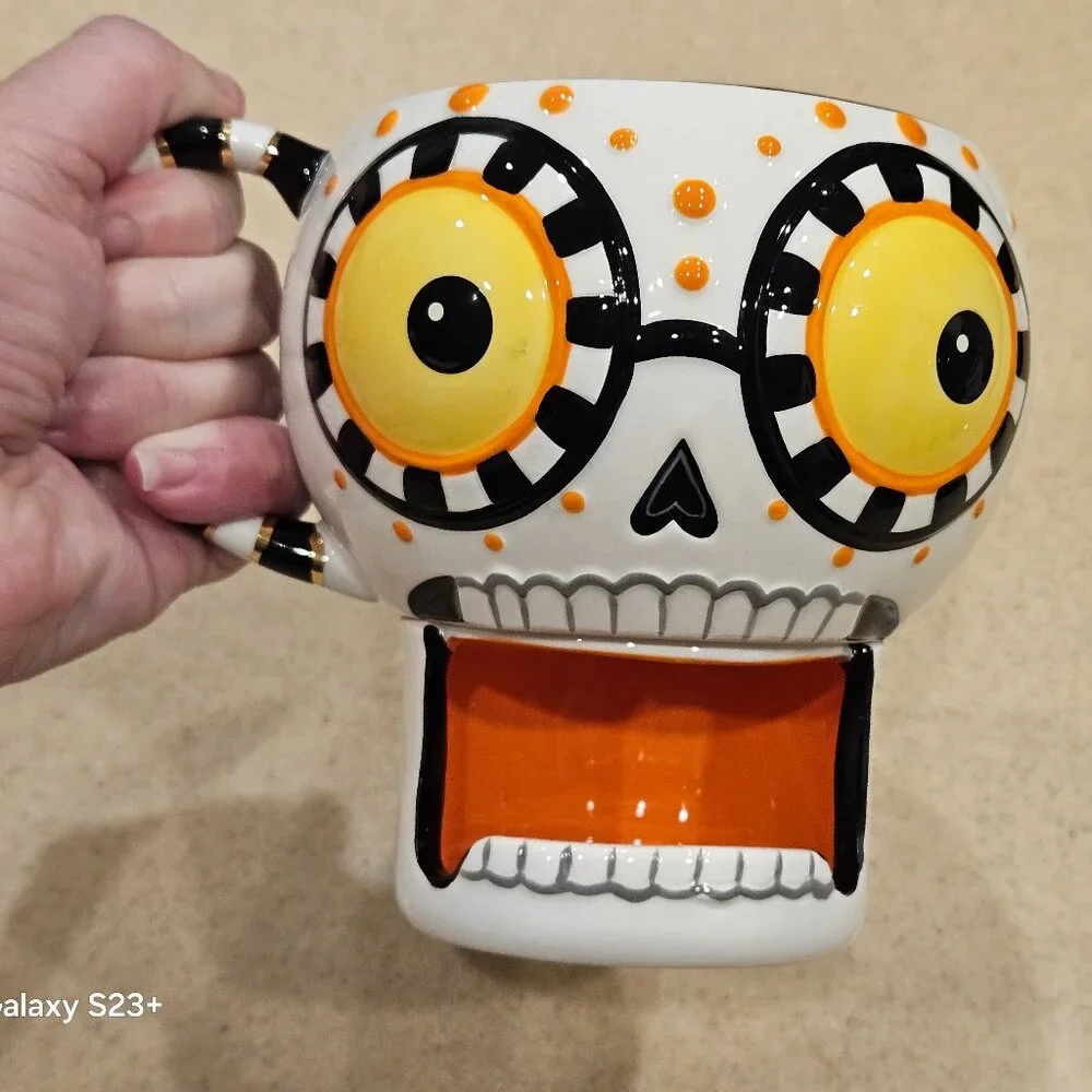 RARE MACKENZIE CHILDS HALLOWEEN BOO SCARY SKELETON CERAMIC COFFEE TEA MUG CUP